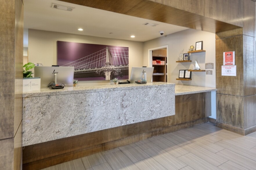 4819 Canyon Lakes Trace Dr, Humble, TX for sale - Lobby - Image 3 of 19