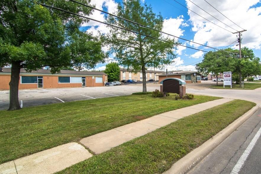 305 E Hurst Blvd, Hurst, TX for sale - Building Photo - Image 1 of 1