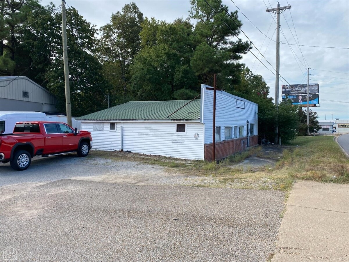 3202 Southwest Dr, Jonesboro, AR 72404