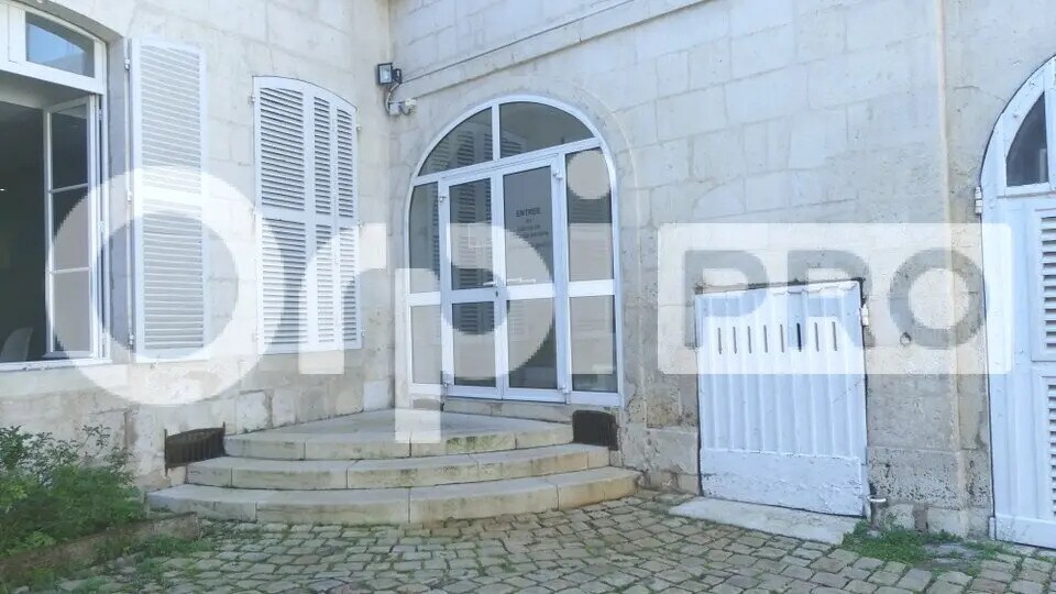 Office in Bourges for lease - Building Photo - Image 2 of 6