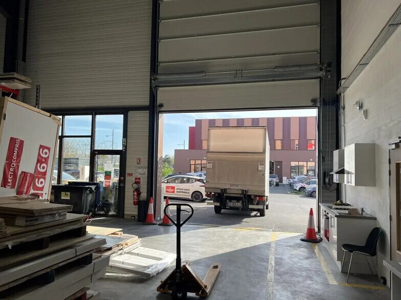 Industrial in Tremblay-en-France for lease - Interior Photo - Image 1 of 10