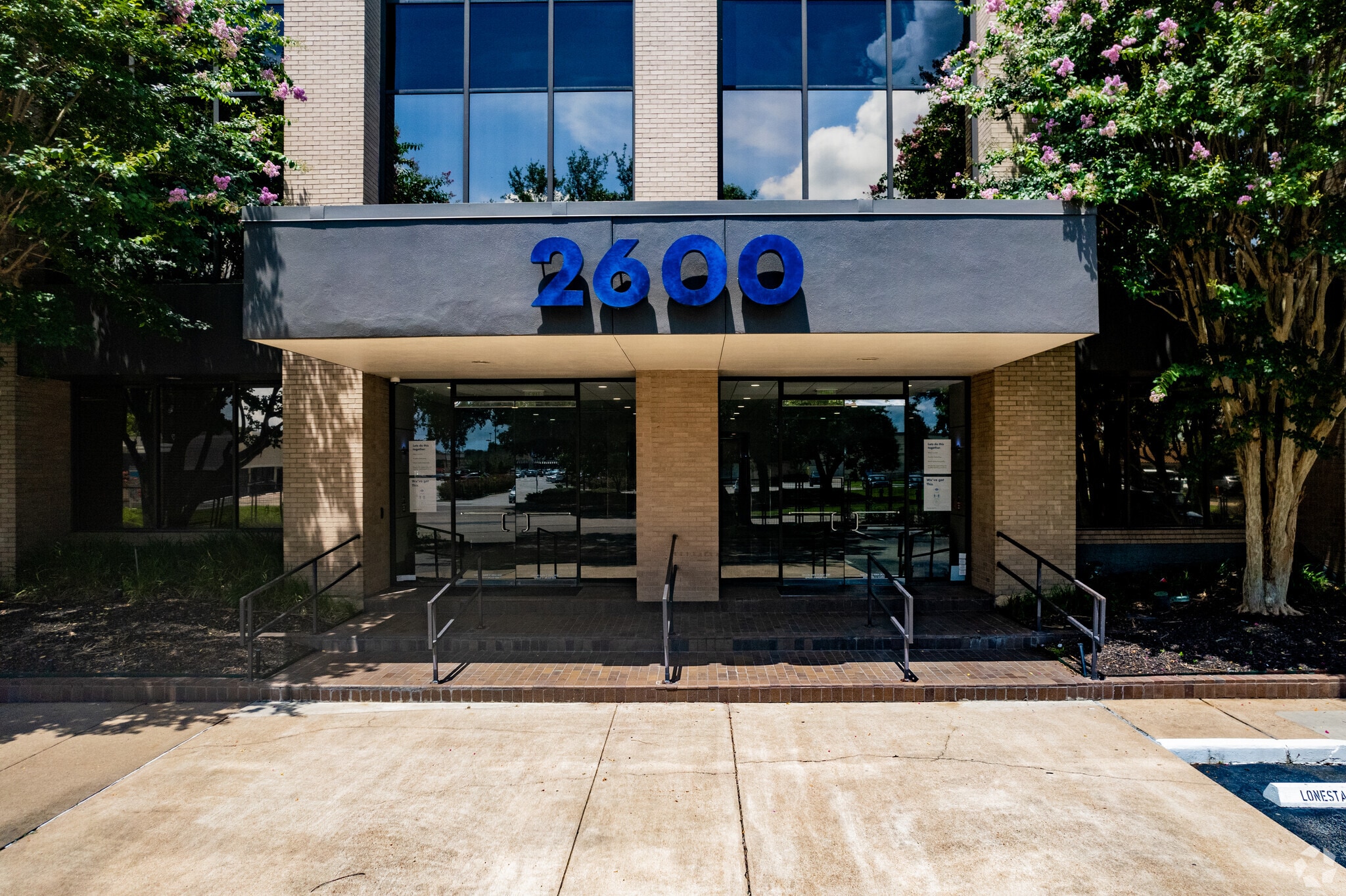 2600 S Gessner Rd, Houston, TX 77063 Woodlake Plaza