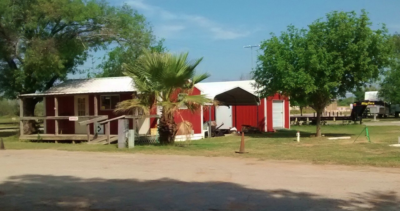 201 N 23rd St, Carrizo Springs, TX 78834