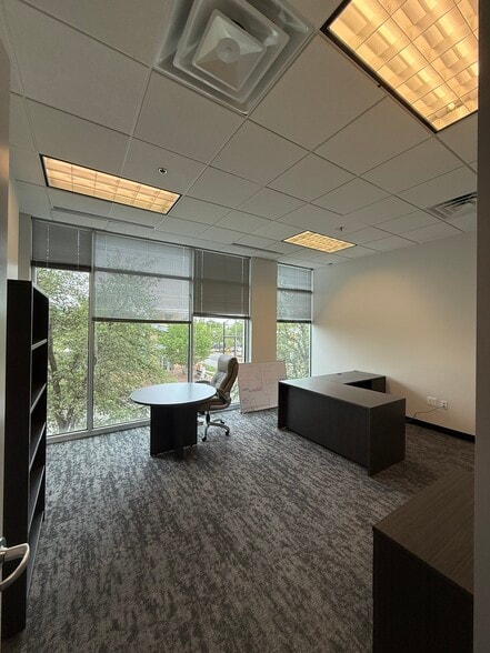 2821 W 7th St, Fort Worth, TX for lease - Interior Photo - Image 3 of 16