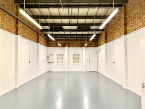 Ernest Av, London for lease Interior Photo- Image 2 of 6