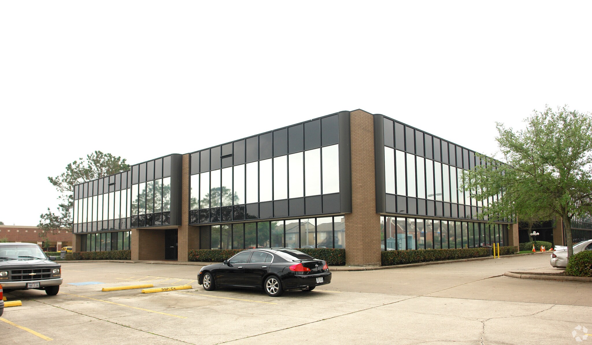 16850 Saturn Ln, Houston, TX for lease Building Photo- Image 1 of 20