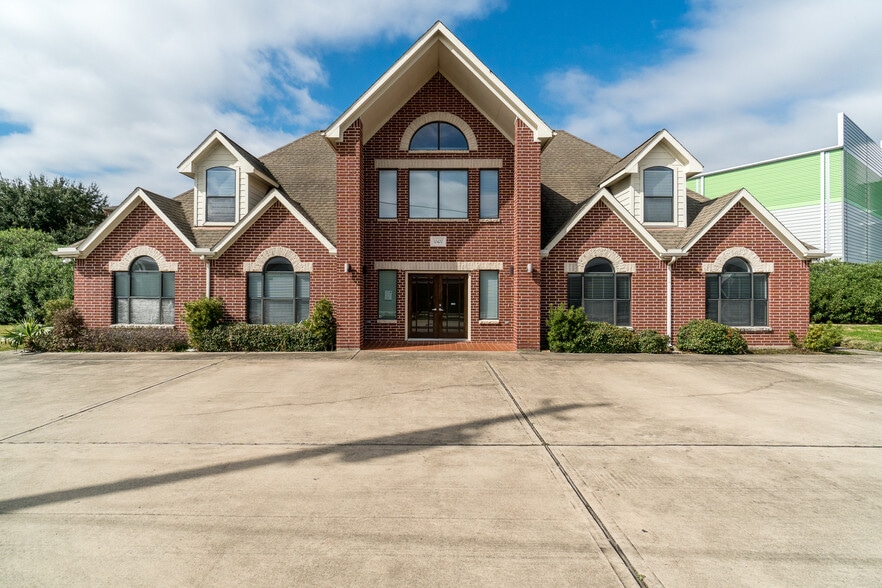 10400 Main St, Houston, TX for lease - Building Photo - Image 2 of 24