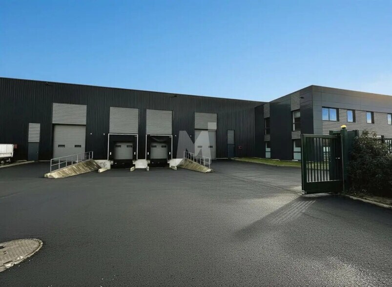 Flex in Lieusaint for lease - Building Photo - Image 2 of 9