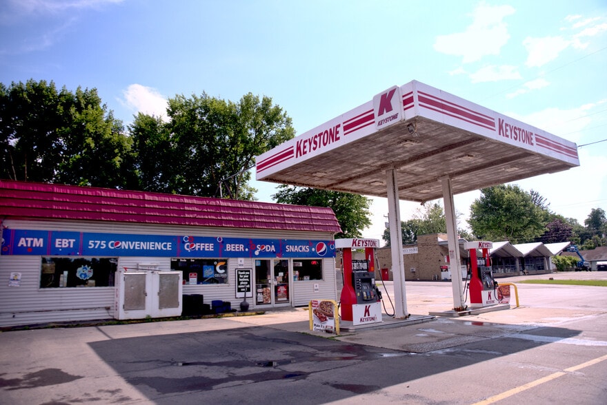 High-Cash Flow Retail Portfolio portfolio of 2 properties for sale on LoopNet.com - Building Photo - Image 1 of 13