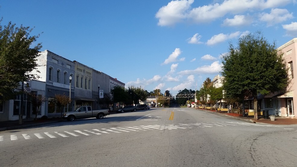 116 N Dooly St, Montezuma, GA 31063