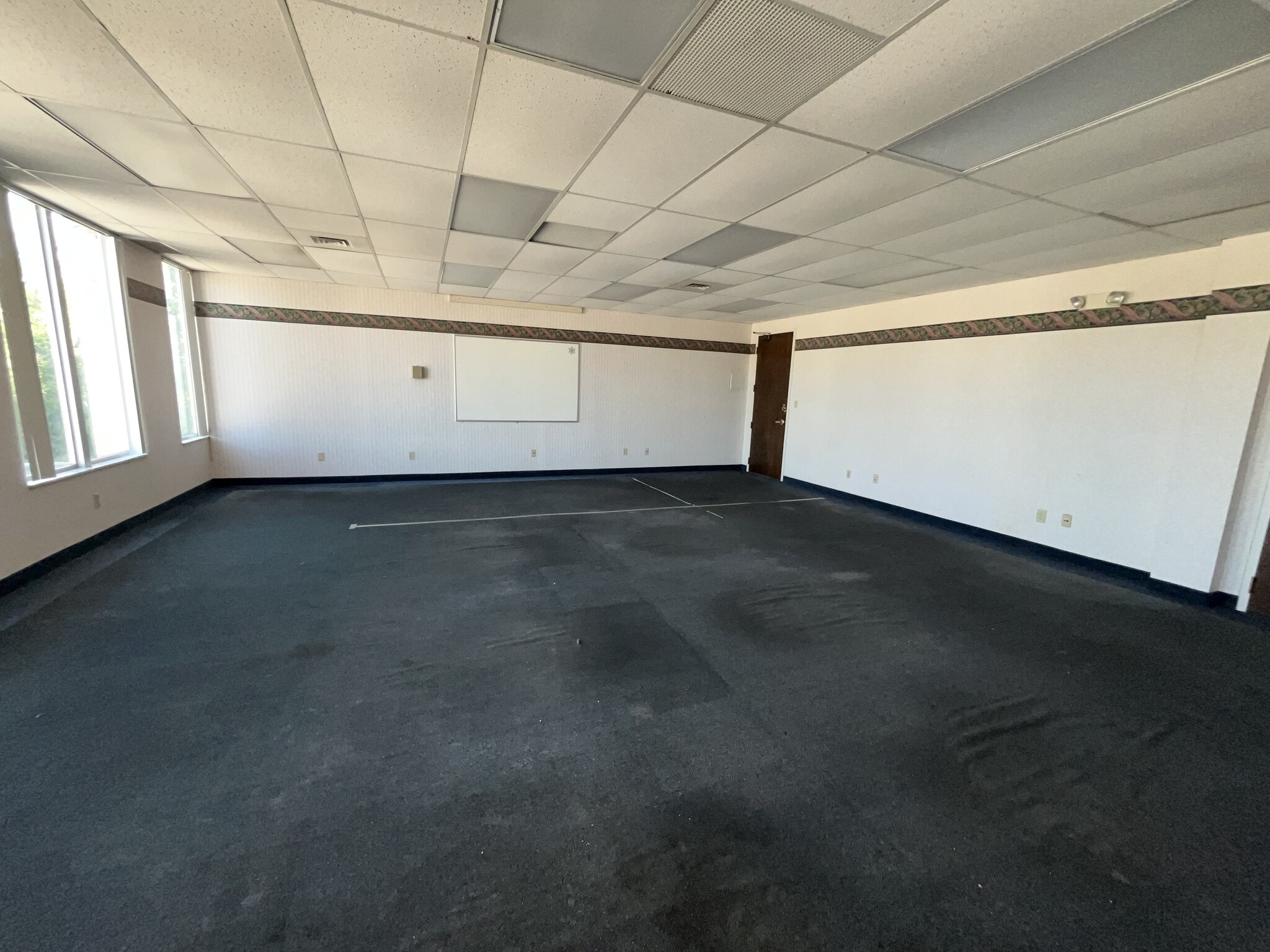 347 Midway Blvd, Elyria, OH for lease Building Photo- Image 1 of 10