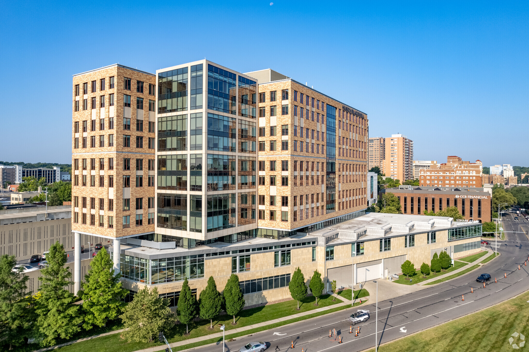 4801 Main St, Kansas City, MO for lease Building Photo- Image 1 of 5