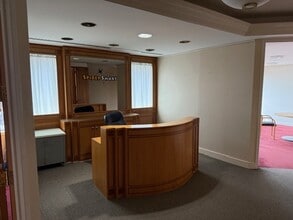 8300 Old Courthouse Rd, Vienna, VA for lease Building Photo- Image 2 of 9