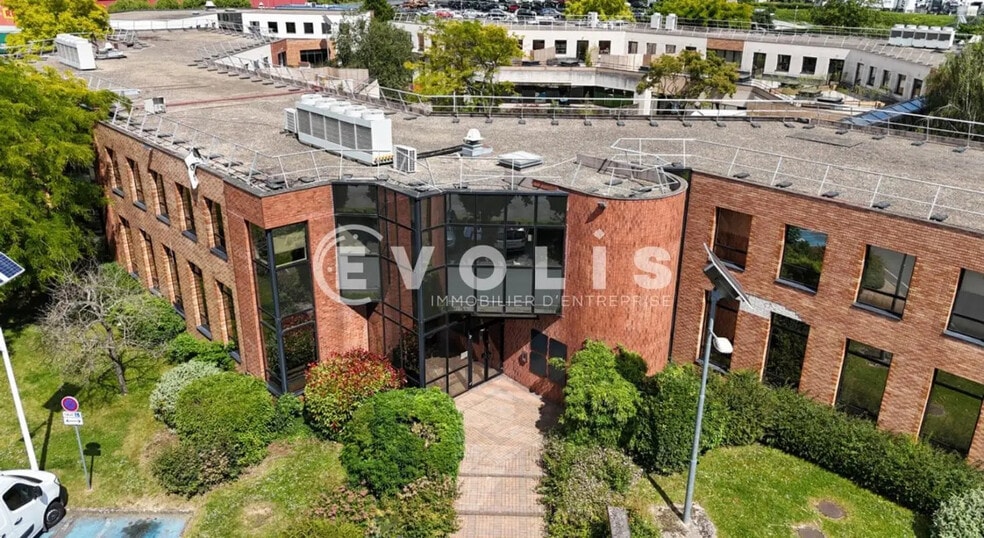 Office in Massy for lease - Building Photo - Image 1 of 12