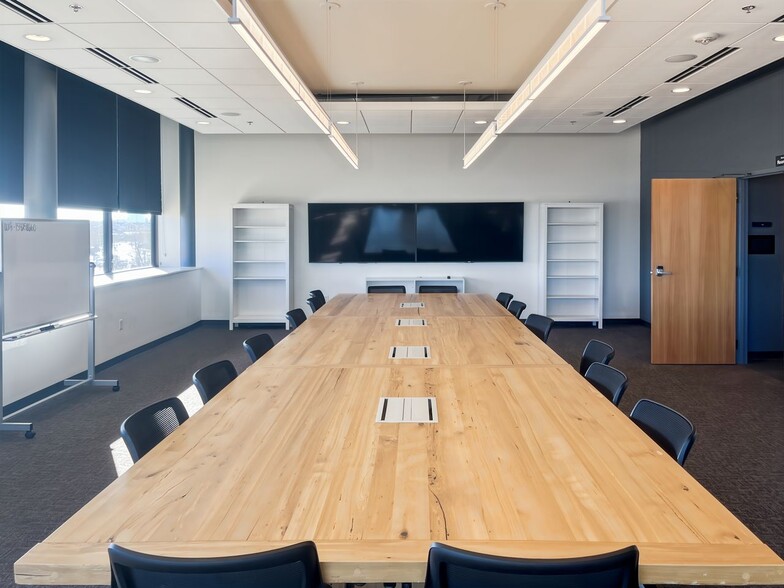 7800 Discovery Dr, Middleton, WI for lease - Interior Photo - Image 2 of 20