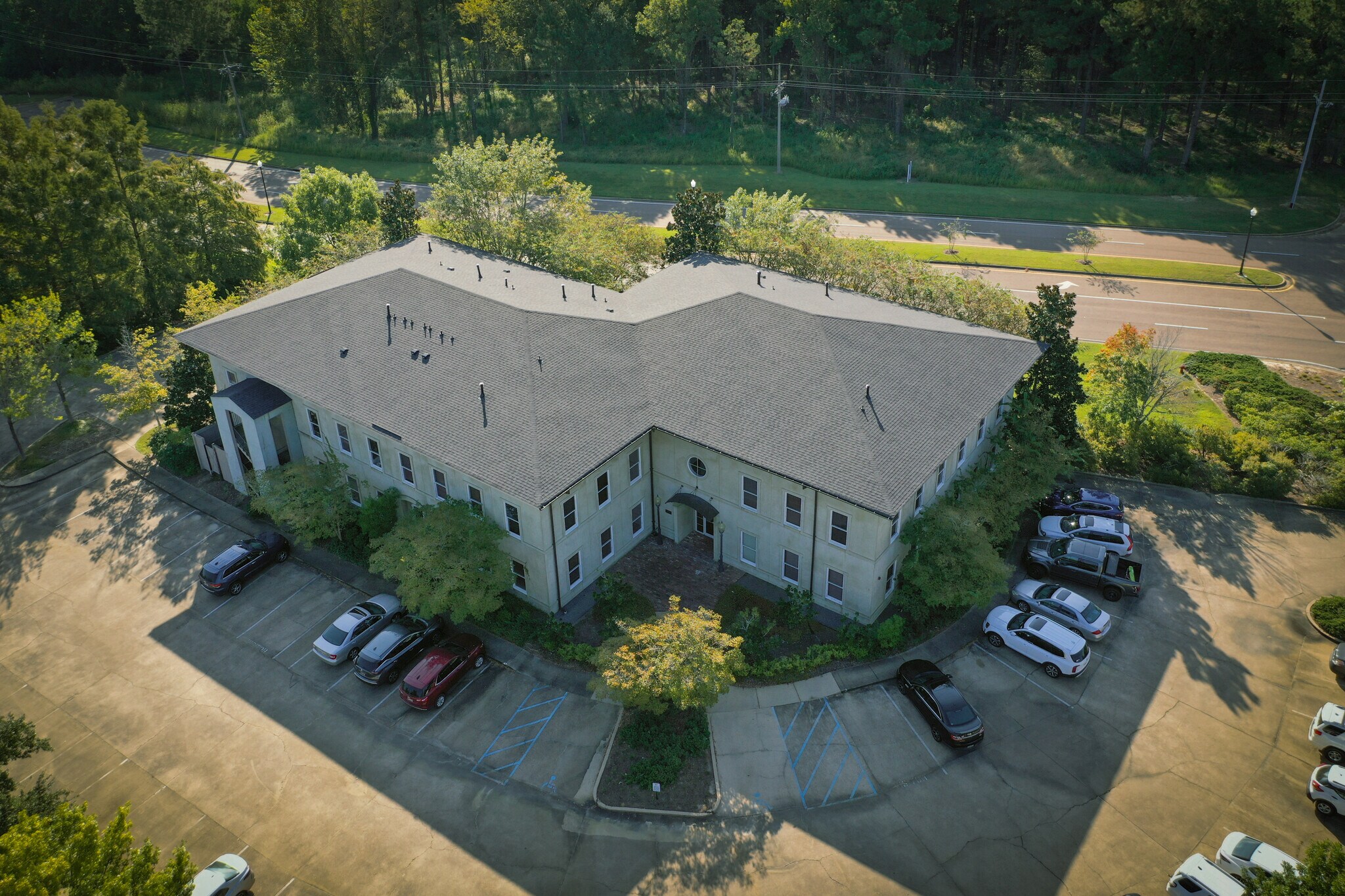 599 Highland Colony Pky, Ridgeland, MS 39157 Office for Sale