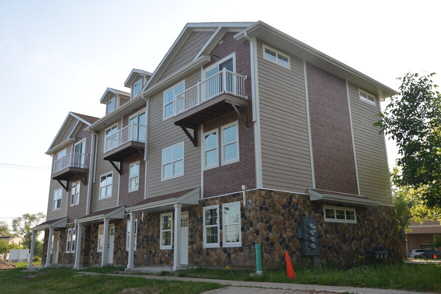 204 Grand Ave, Mukwonago, WI 53149 Multifamily for Sale