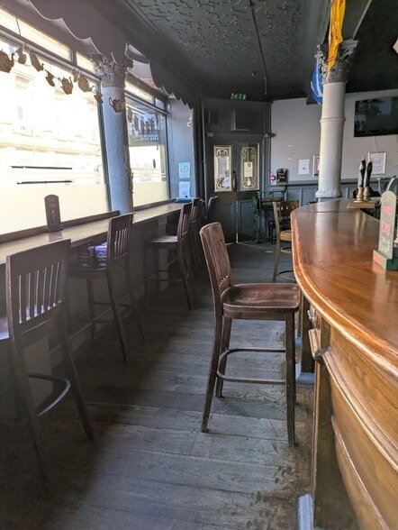 24 West George St, Kilmarnock for lease - Building Photo - Image 3 of 10