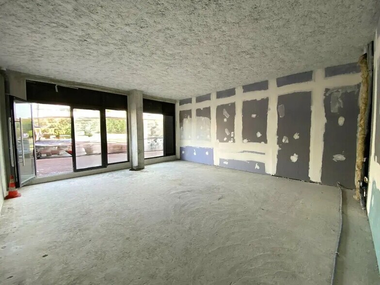 Retail in Le Cannet for lease - Interior Photo - Image 1 of 3