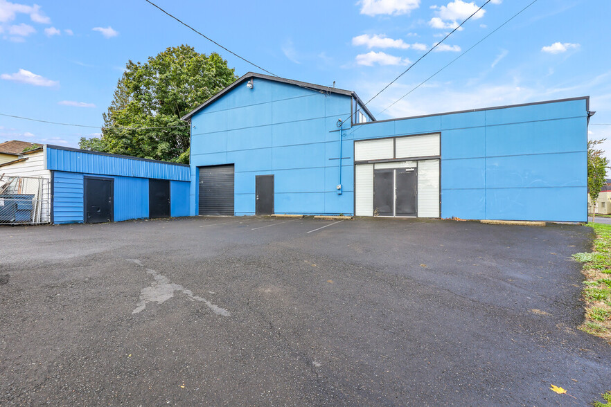 5816 SE Foster Rd, Portland, OR for lease - Primary Photo - Image 2 of 12