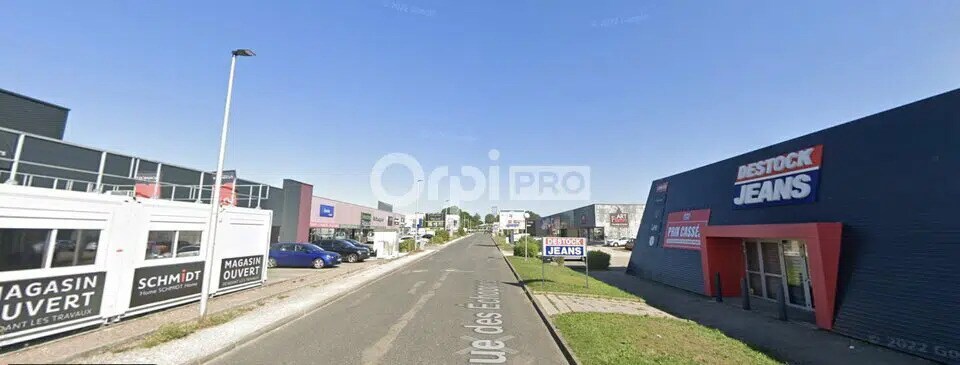 Retail in Quetigny for lease Building Photo- Image 1 of 4