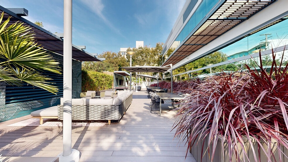 1640 S Sepulveda Blvd, Los Angeles, CA for lease - Matterport 3D Scan - Image 2 of 17