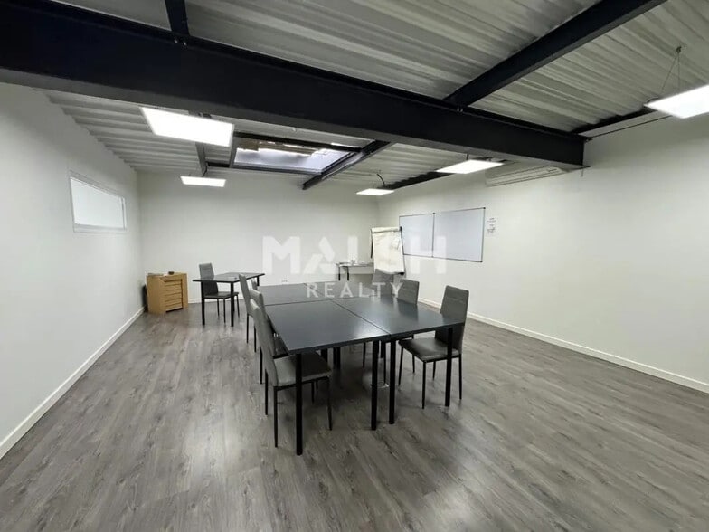 Retail in Saint-Étienne for lease - Interior Photo - Image 3 of 5