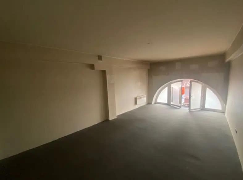 Office in Lyon for lease - Building Photo - Image 2 of 5