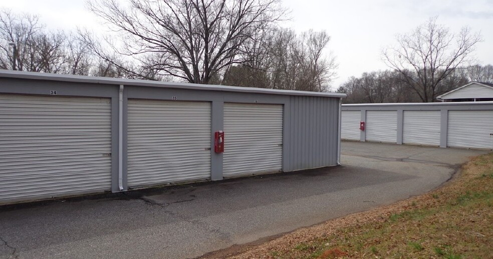 400 S Main St, Campobello, SC for sale - Building Photo - Image 1 of 1