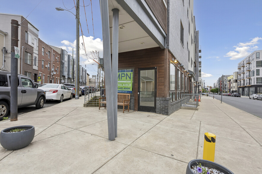 1625-1631 Ridge Ave, Philadelphia, PA for lease - Building Photo - Image 3 of 15