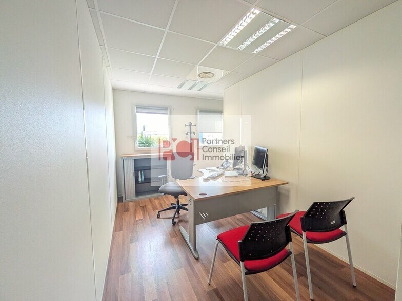 Office in Nîmes for sale - Interior Photo - Image 2 of 3