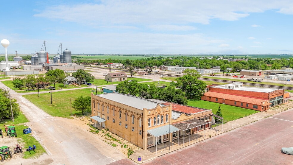 112 W Davilla St, Granger, TX for sale - Building Photo - Image 1 of 14