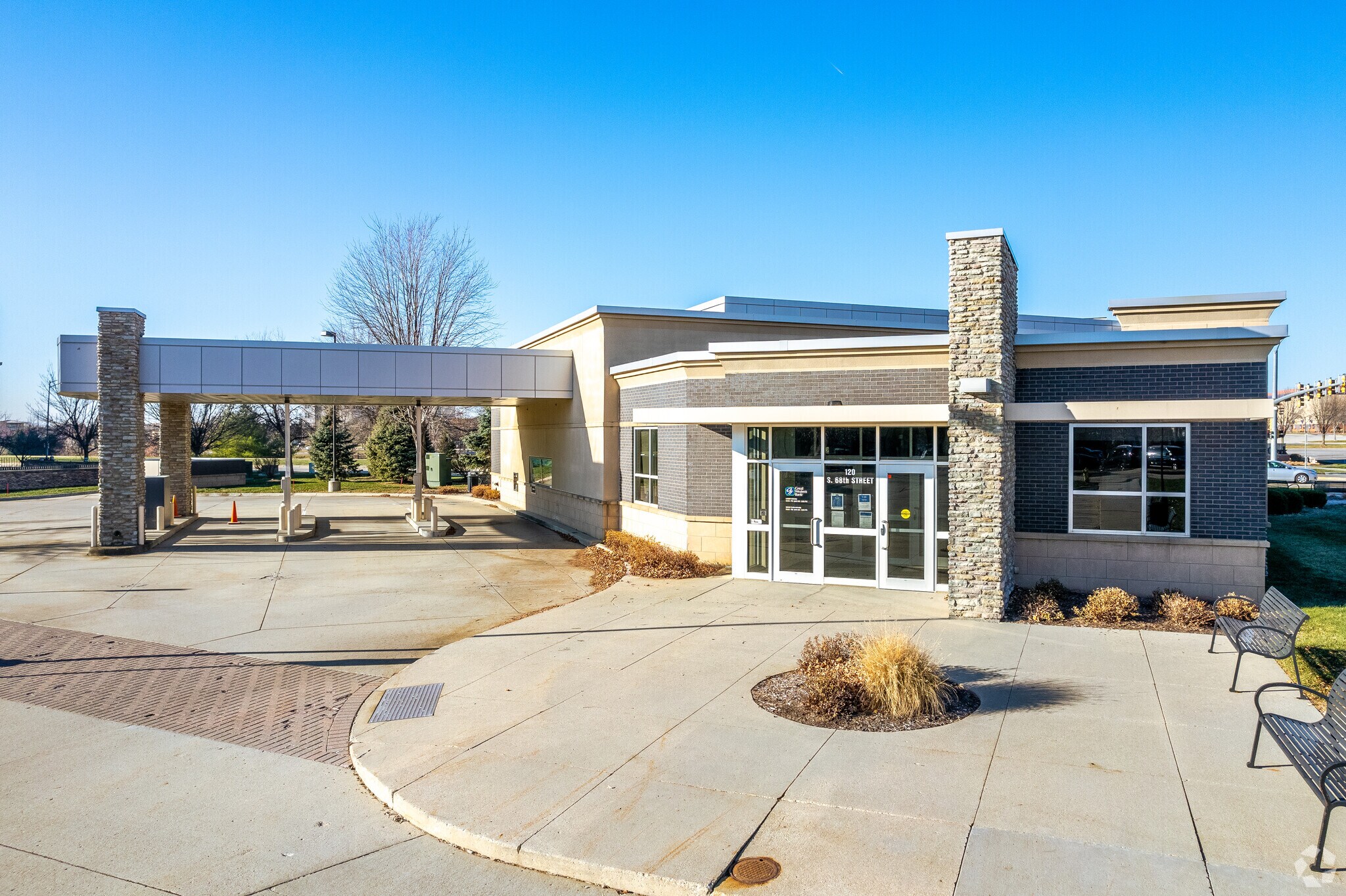 120 S 68th St, West Des Moines, IA for sale Primary Photo- Image 1 of 1