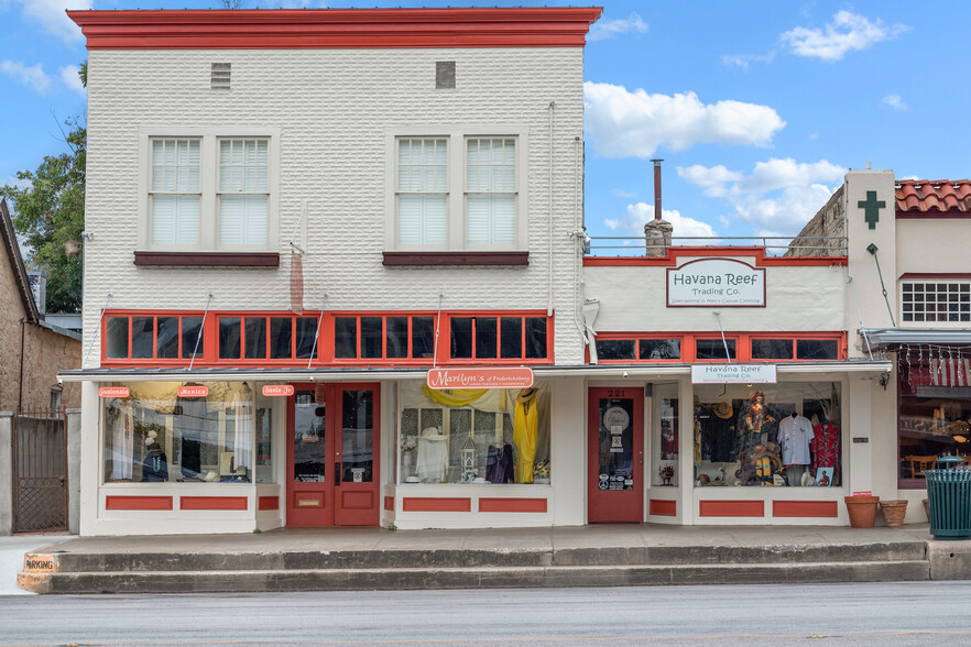 219-221 W Main St, Fredericksburg, TX for sale - Building Photo - Image 1 of 1