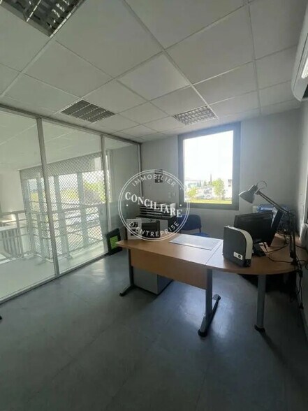 Flex in Plaisance-du-Touch for lease - Interior Photo - Image 2 of 5