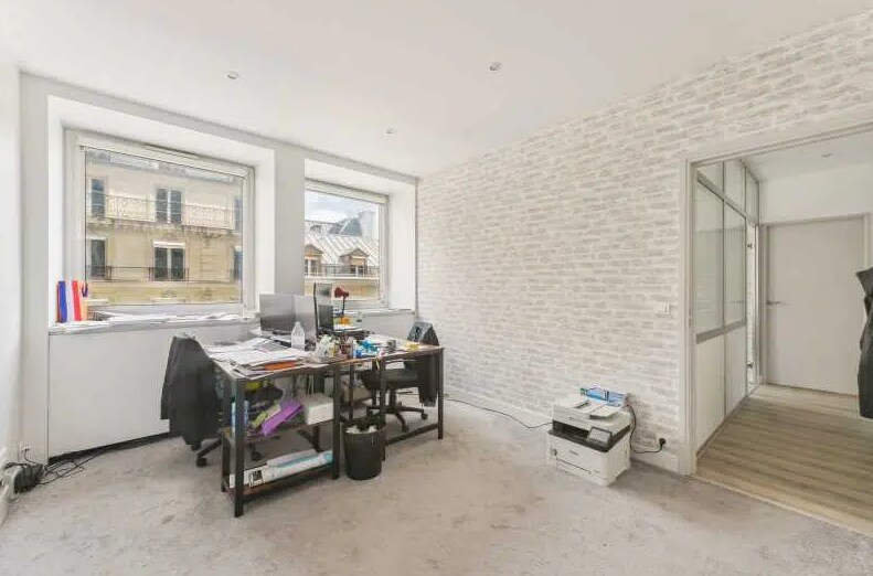 Office in Paris for lease Interior Photo- Image 1 of 13