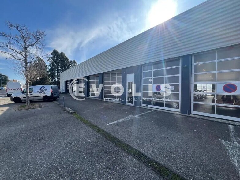 Flex in Vénissieux for lease - Building Photo - Image 2 of 11