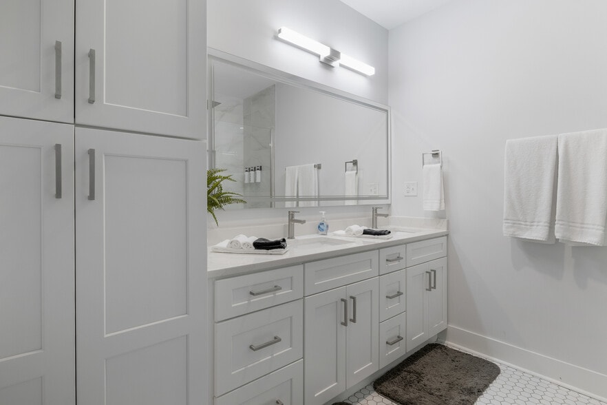 2226-2232 Central Ave, Indianapolis, IN for sale - Building Photo - Image 2 of 33