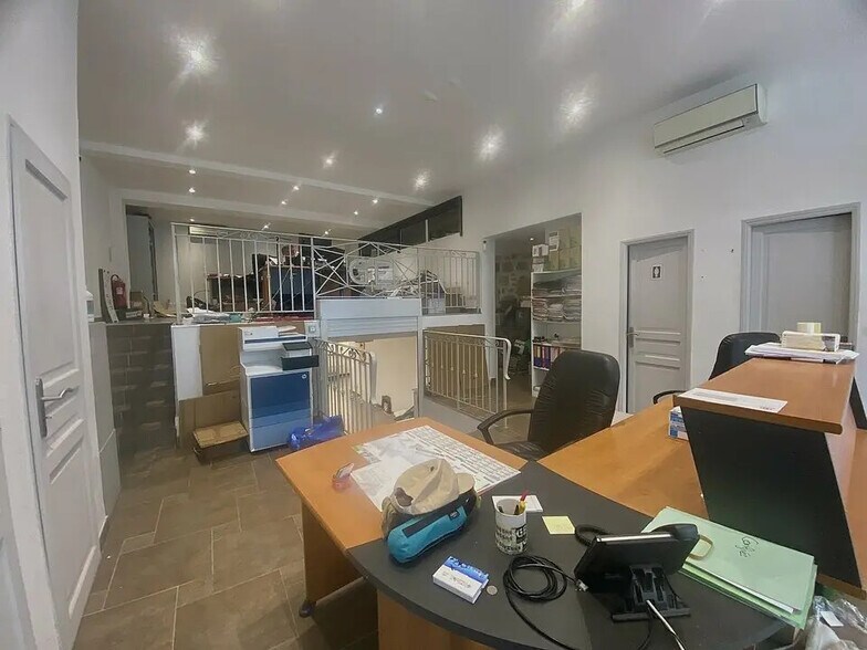 Retail in Nice for lease - Interior Photo - Image 1 of 5