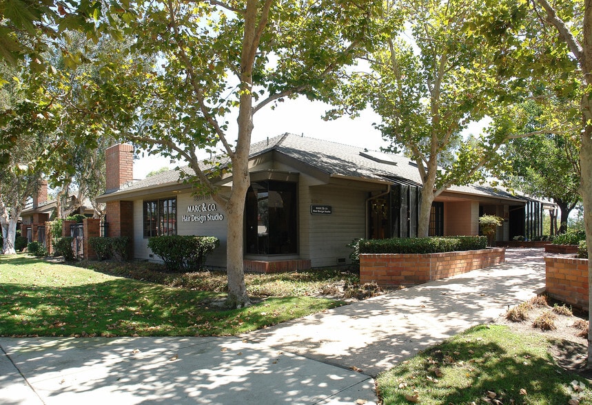 22952-22958 El Toro Rd, Lake Forest, CA for sale - Primary Photo - Image 1 of 4