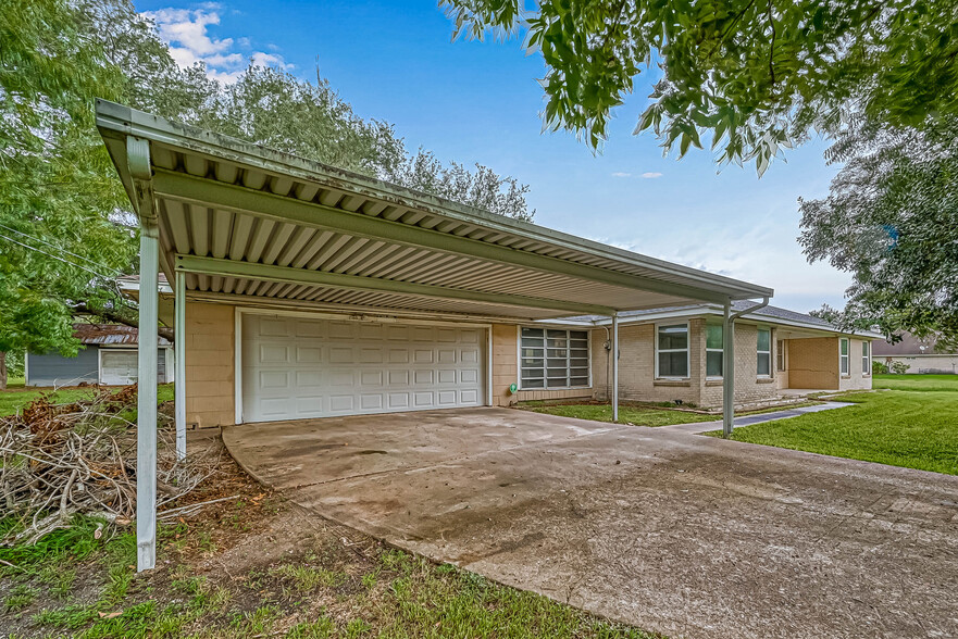 8713 Wayfarer Ln, Houston, TX for sale - Building Photo - Image 2 of 32