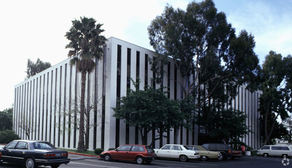 575 E Hardy St, Inglewood, CA for lease - Building Photo - Image 3 of 8