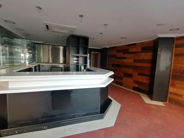 Retail in Cáceres, Cáceres for sale - Building Photo - Image 1 of 9