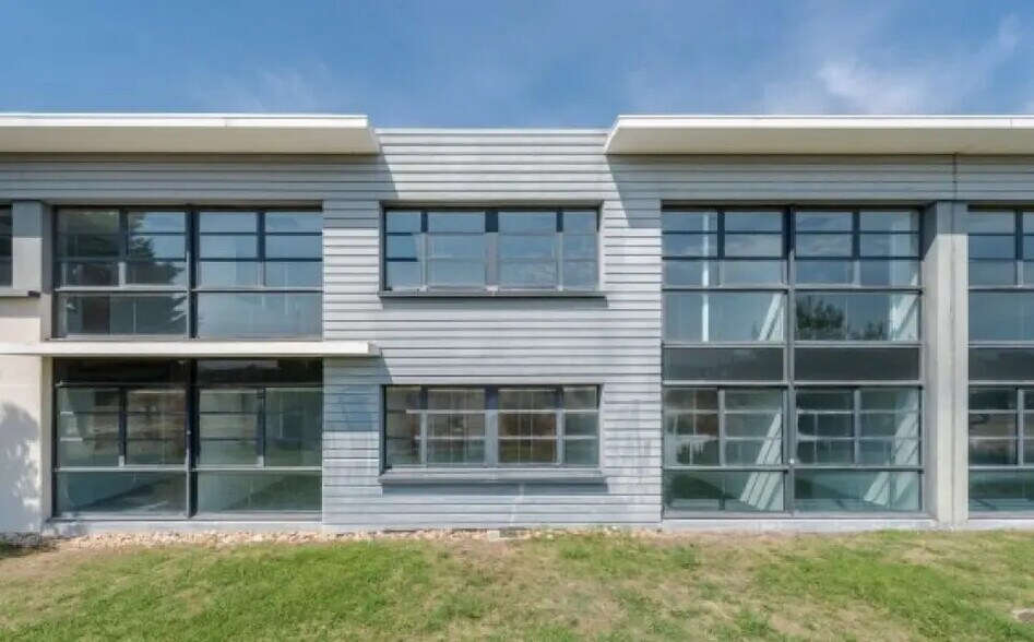 Office in Aix-en-Provence for lease - Building Photo - Image 1 of 3