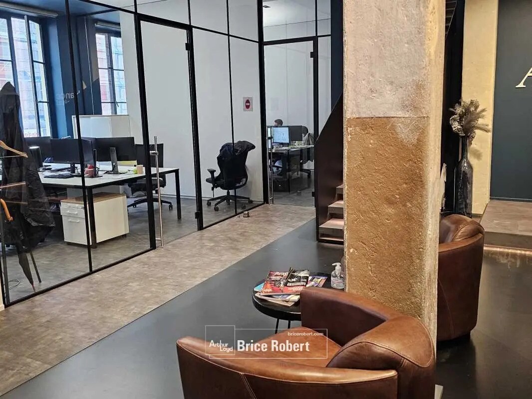 Office in Lyon for sale Interior Photo- Image 1 of 16