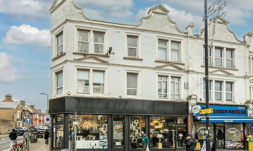 220-222 West Hendon Broadway, London for lease - Building Photo - Image 1 of 15
