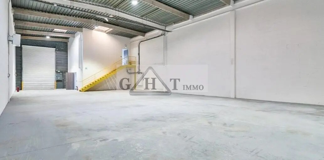 Office in Torcy for lease Interior Photo- Image 1 of 4