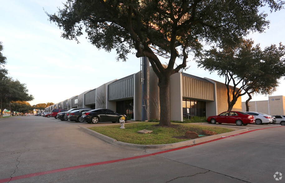 1300 N Interstate 35E, Carrollton, TX for lease - Building Photo - Image 1 of 6