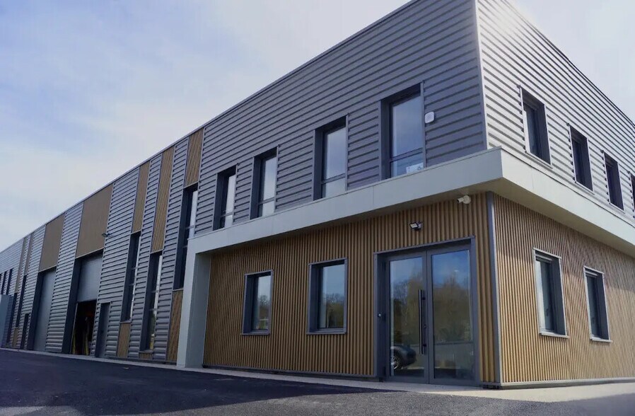 Flex in Trévoux for sale - Building Photo - Image 2 of 2