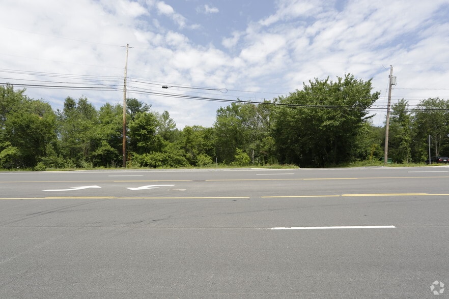 132 Rockingham Rd, Londonderry, NH for lease - Building Photo - Image 3 of 9